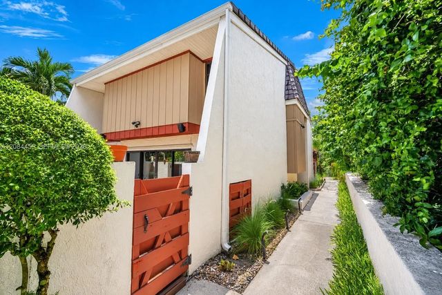 3908 Parkside Lane #229, Hollywood