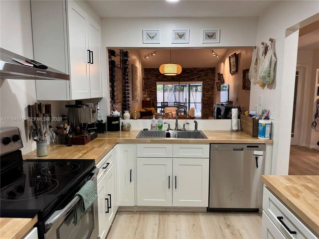 4 of 30 - 2308 N 37th Avenue, Hollywood, FL
