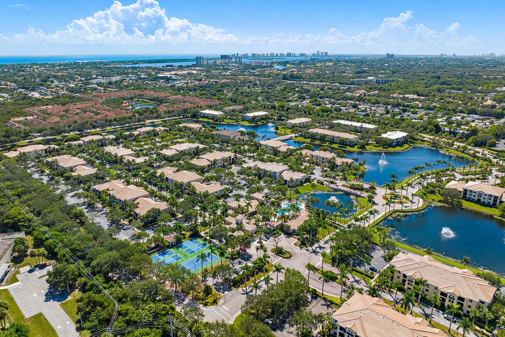 2811 Grande Parkway, Palm Beach Gardens
