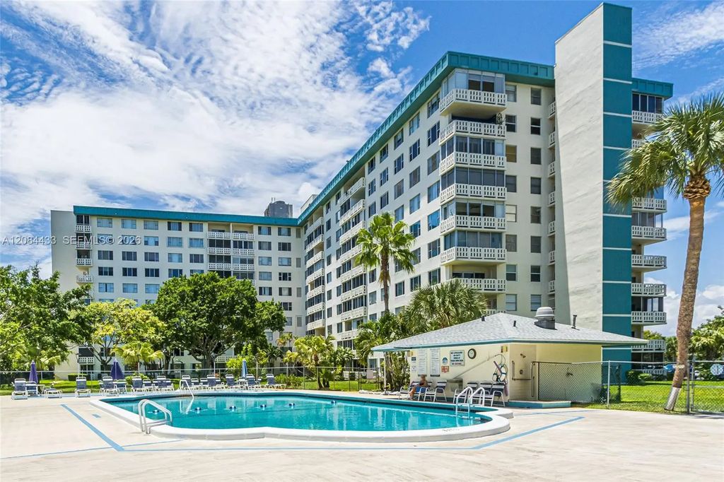 4330 Hillcrest Drive #520, Hollywood