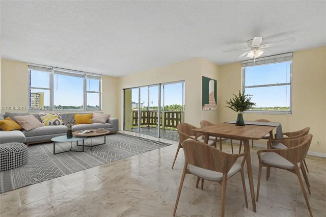 4330 Hillcrest Drive #520, Hollywood