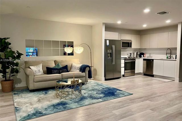 19380 Ne 26th Avenue #205, Miami