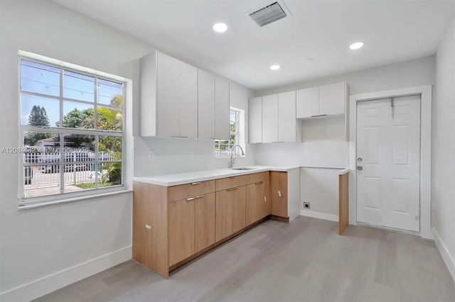 4 of 8 - 1530 Nw 55th Street, Miami, FL