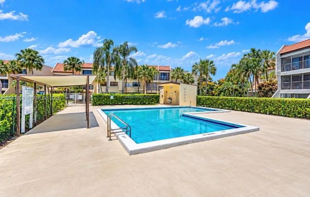 3 of 4 - 220 Lakeview Drive #101, Weston, FL