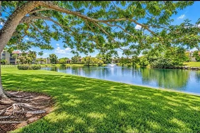 4 of 4 - 220 Lakeview Drive #101, Weston, FL