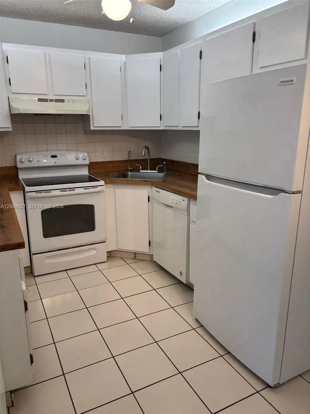 5 of 30 - 718 Sunny Pine Way #h2, Greenacres, FL