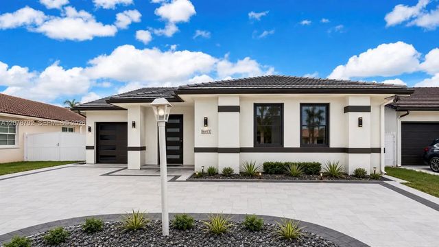 9053 Nw 146th Terrace, Miami Lakes