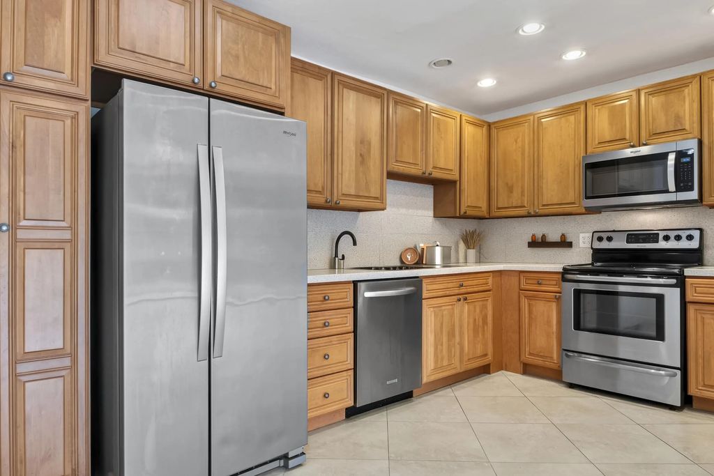 13 Jacaranda Drive #214, Plantation