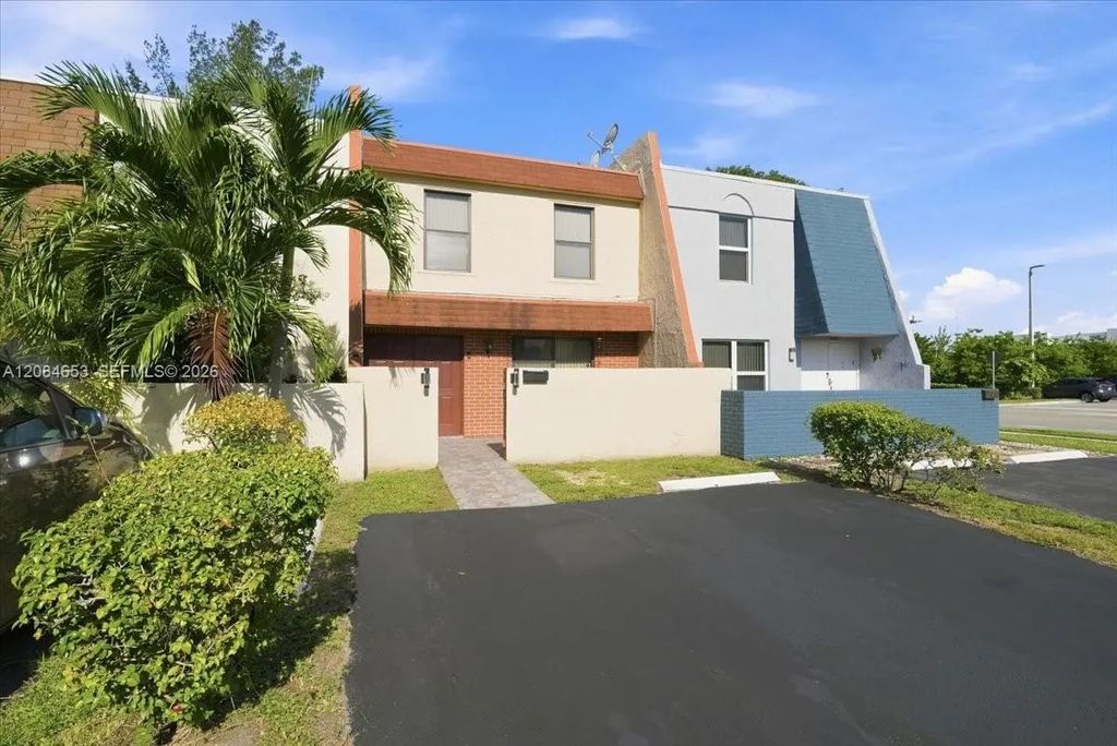7597 Nw 75th Avenue, Tamarac