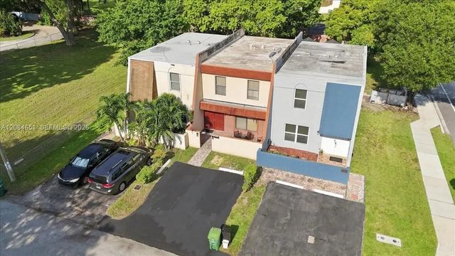 3 of 33 - 7597 Nw 75th Avenue, Tamarac, FL