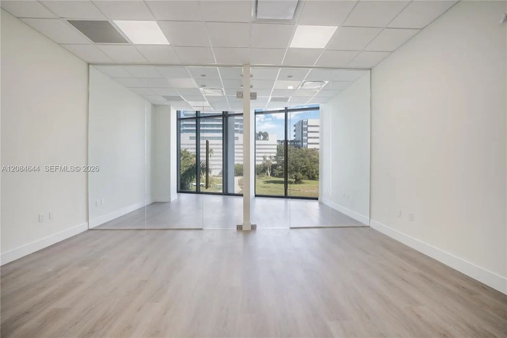 21290 Biscayne Boulevard #200, Aventura