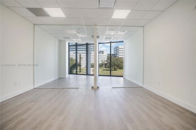 21290 Biscayne Boulevard #200, Aventura