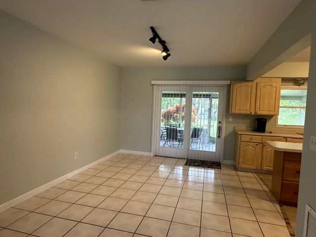 4 of 28 - 258 Sw Bridgeport Drive, Port St. Lucie, FL