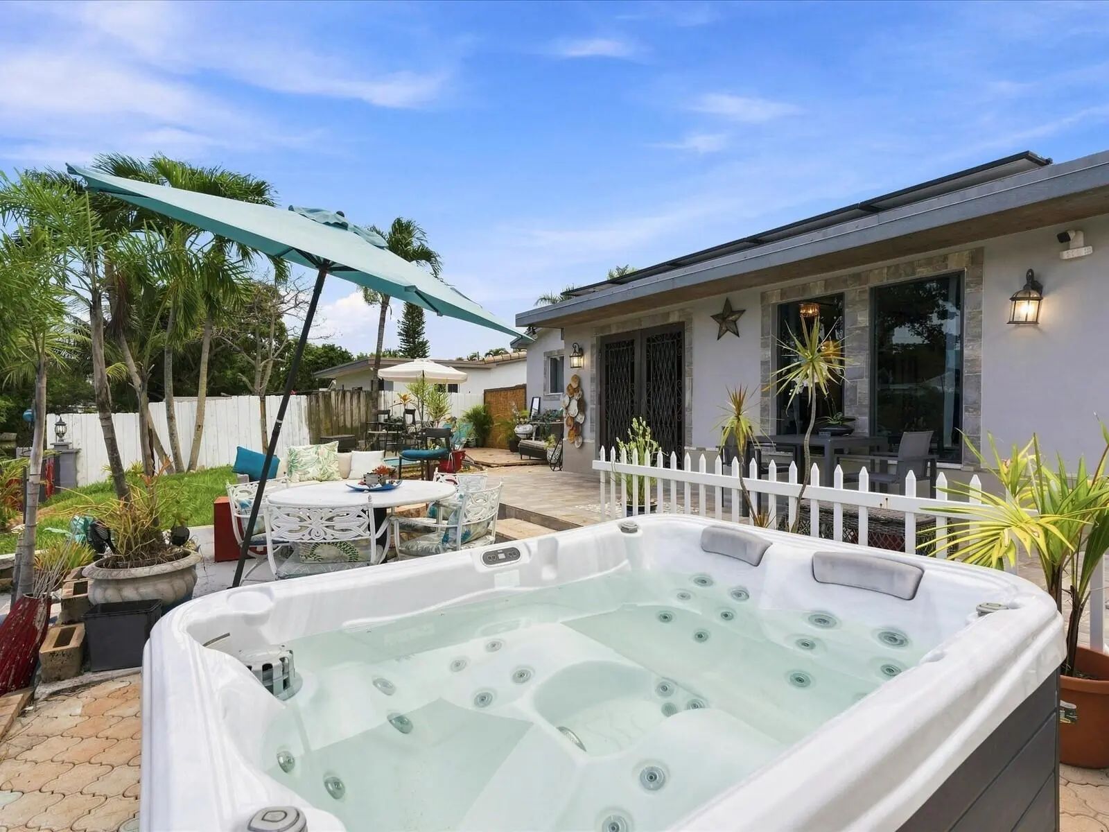 707 Sw 3rd Avenue, Hallandale Beach