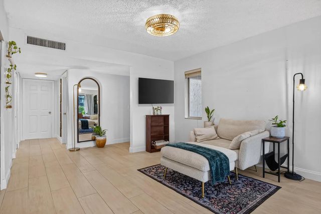5 of 32 - 3212 S Lakeview Circle #10104, Fort Pierce, FL