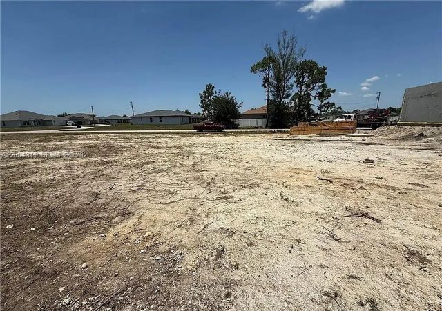 2208 Ne 39th Terrace, Cape Coral