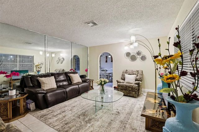 3 of 31 - 3398 Nw 212th Street, Miami Gardens, FL