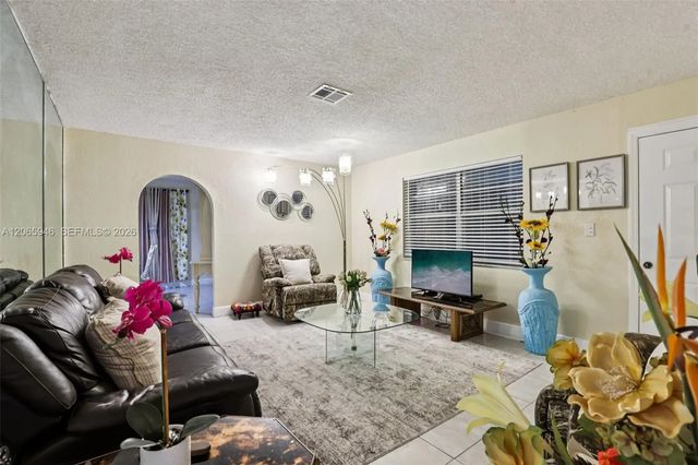 4 of 31 - 3398 Nw 212th Street, Miami Gardens, FL