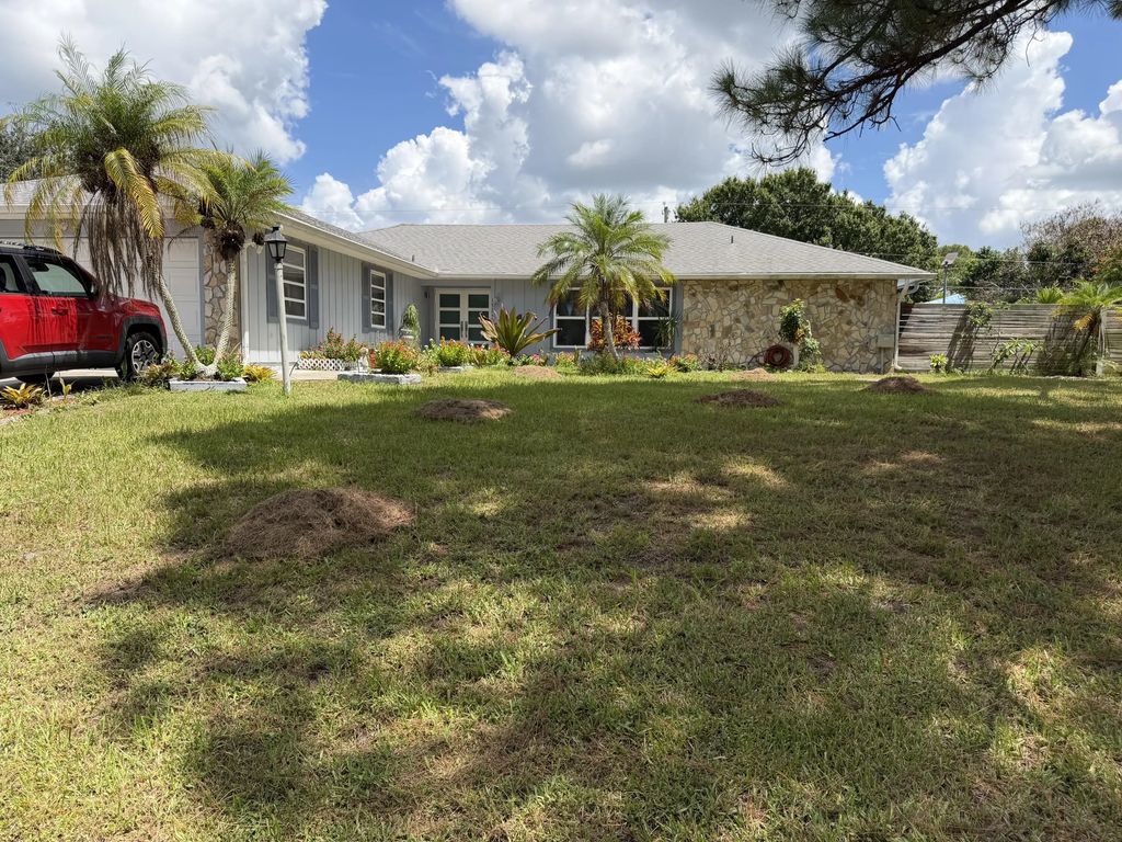 1325 Se Laconia Lane, Port St. Lucie
