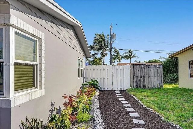 2 of 3 - 1121 Ne 23rd Street, Pompano Beach, FL