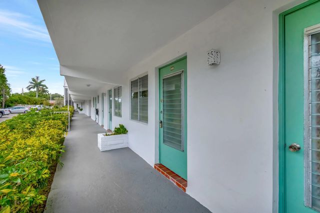 5 of 45 - 2161 Ne 42nd Court #116, Lighthouse Point, FL