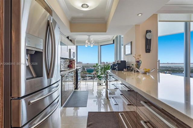 3 of 37 - 21205 Yacht Club Drive #2405, Aventura, FL