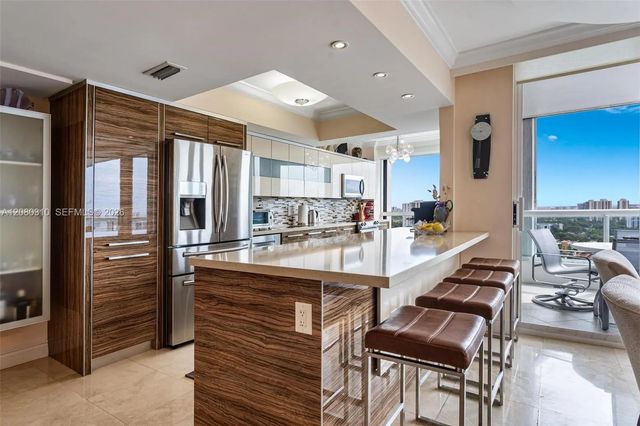 4 of 37 - 21205 Yacht Club Drive #2405, Aventura, FL