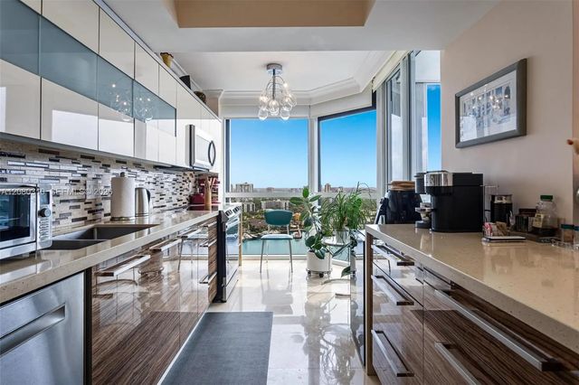5 of 37 - 21205 Yacht Club Drive #2405, Aventura, FL