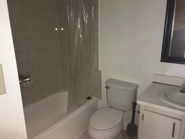 4 of 16 - 5825 Washington Street #40, Hollywood, FL