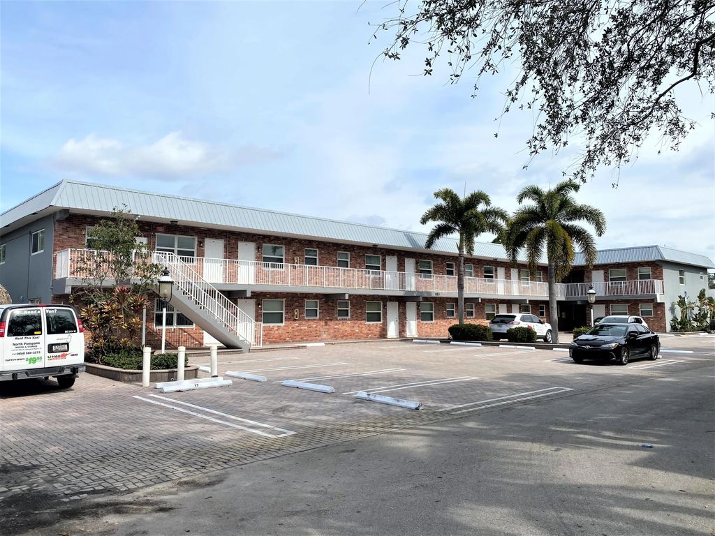 853 Se 4th Court #apt 14, Deerfield Beach