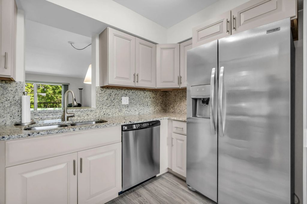 7267 Huntington Lane #403, Delray Beach