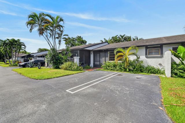 3 of 56 - 72 Conaskonk Circle, Royal Palm Beach, FL