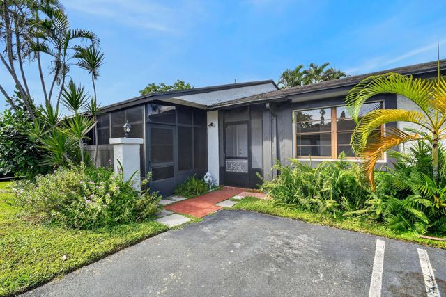 4 of 56 - 72 Conaskonk Circle, Royal Palm Beach, FL