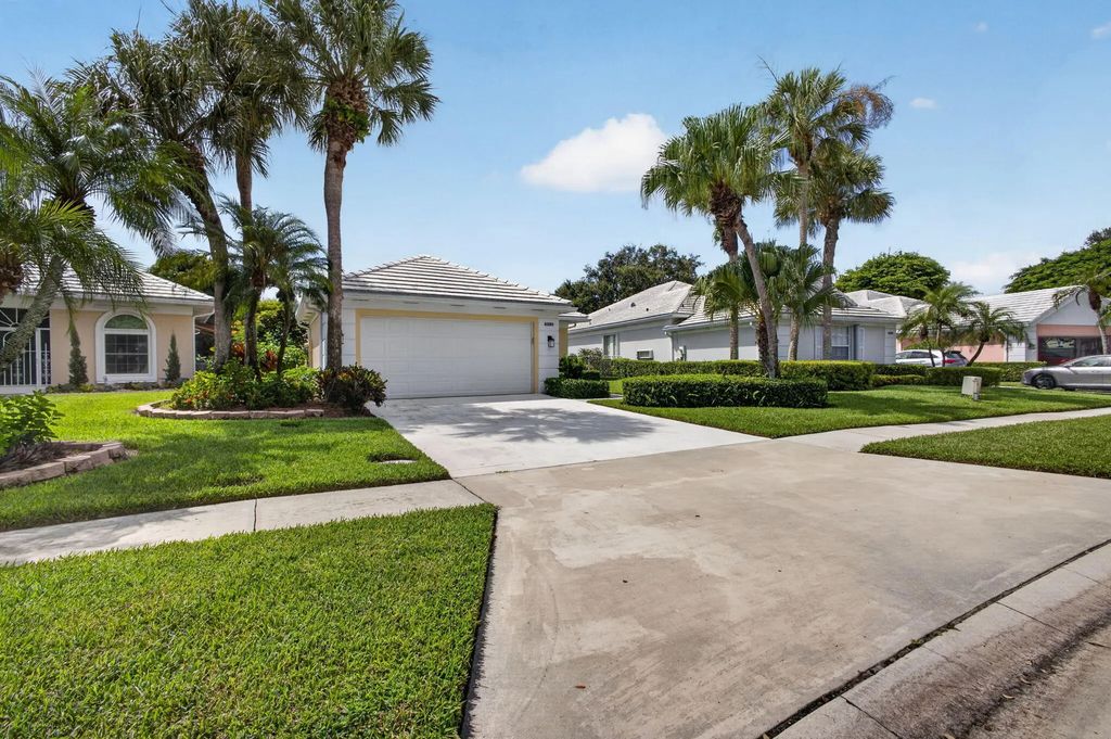 8390 E Garden Oaks Circle, Palm Beach Gardens