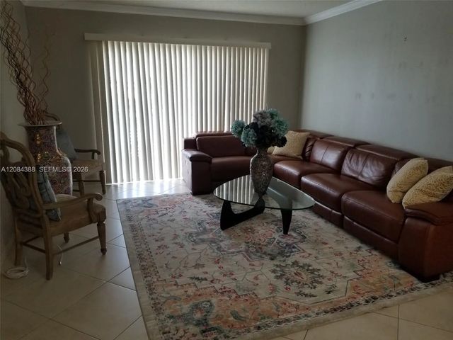 2 of 9 - 4400 Hillcrest Drive #300-b, Hollywood, FL
