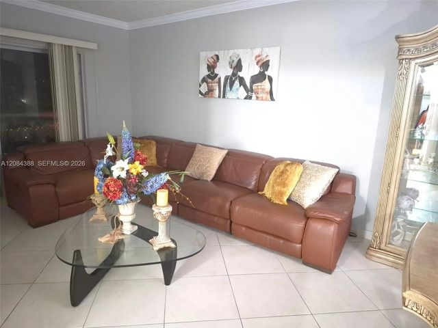 3 of 9 - 4400 Hillcrest Drive #300-b, Hollywood, FL