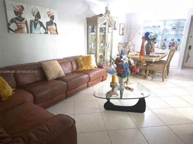 4 of 9 - 4400 Hillcrest Drive #300-b, Hollywood, FL