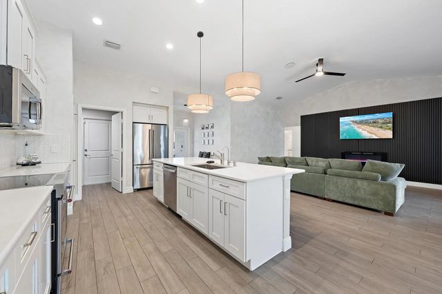 5 of 22 - 1002 Sw Jacqueline Avenue, Port St. Lucie, FL