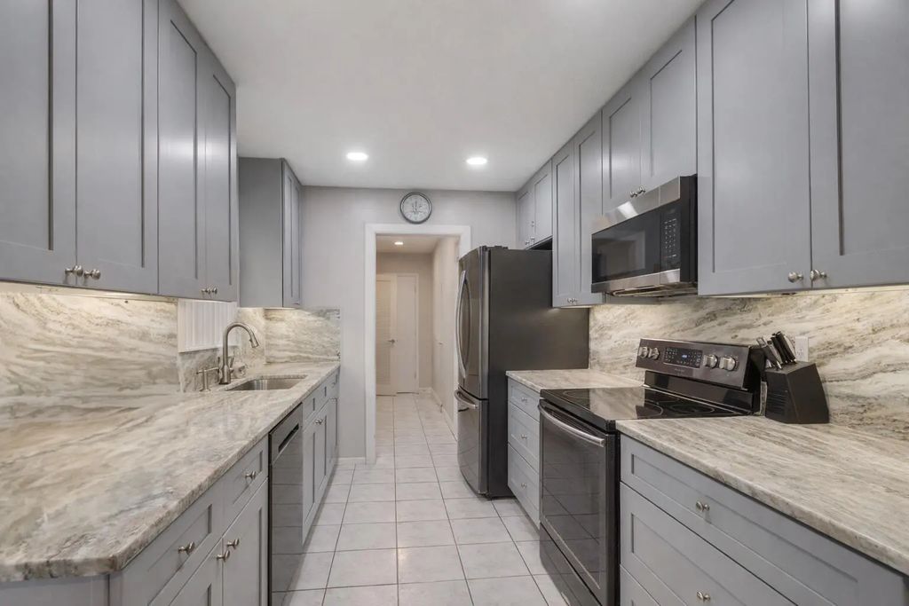 1686 Se Biddle Lane, Port St. Lucie