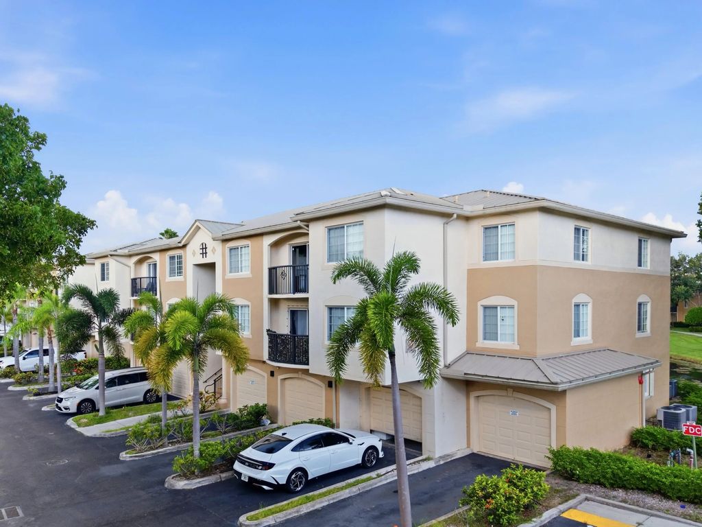 900 Crestwood Court S #920, Royal Palm Beach