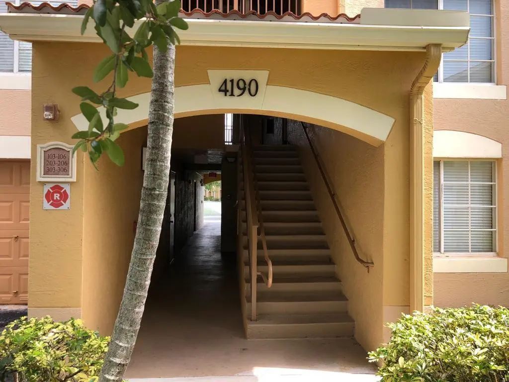 4190 San Marino Boulevard #105, West Palm Beach