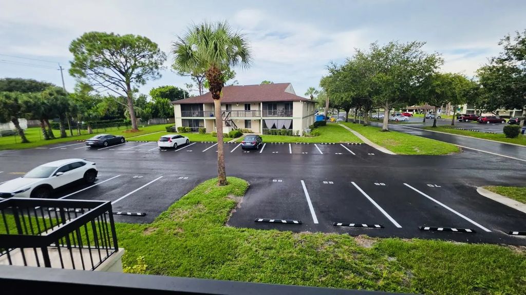 6314 Chasewood Drive #e, Jupiter
