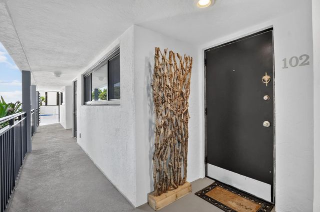 4 of 96 - 665 Se 21st Avenue #102, Deerfield Beach, FL