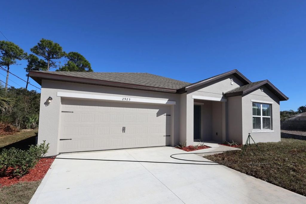 2923 Triangle Road Se, Palm Bay
