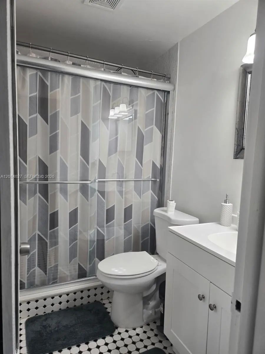 900 Sw 11Th Avenue #7C, Hallandale Beach, FL, 33009