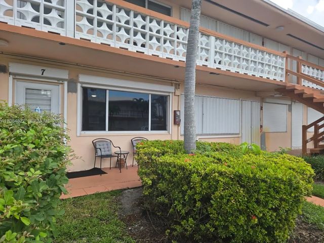 2 of 14 - 900 Sw 11th Avenue #7c, Hallandale Beach, FL
