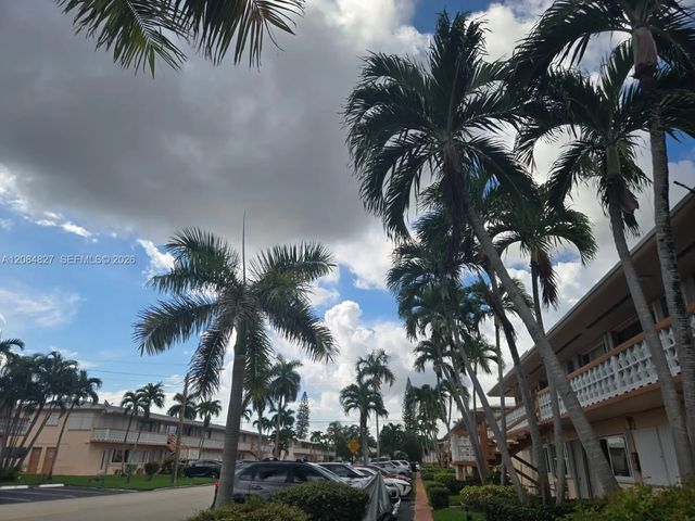 3 of 14 - 900 Sw 11th Avenue #7c, Hallandale Beach, FL