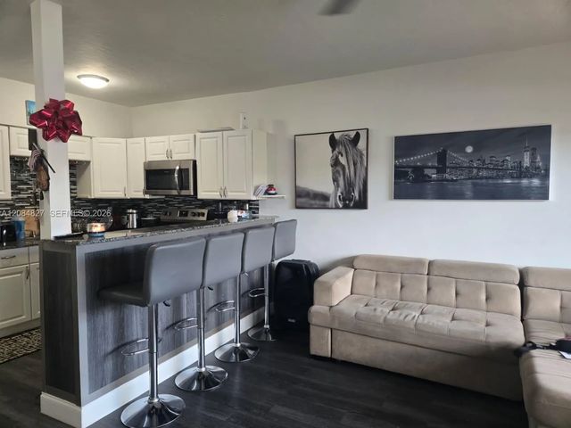 5 of 14 - 900 Sw 11th Avenue #7c, Hallandale Beach, FL