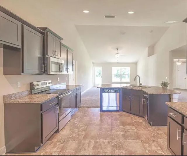 2 of 4 - 702 Se Walters Terrace, Port St. Lucie, FL