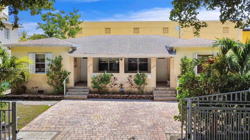 2532 Sw 27th Street, Miami